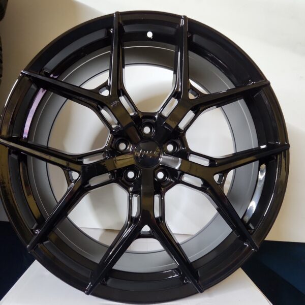 W1500 1696 20×8.5 5×112 / 5×114.3 Gloss Black